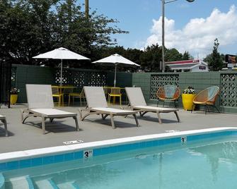 Colony House Motor Lodge - Roanoke - Svømmebasseng