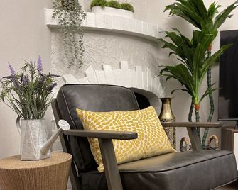 Airy Modern 2br/2ba - Parking + Laundry + Sleep 6 - San Jose - Patio