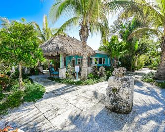 Tropical Breeze Resort - Sarasota