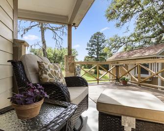 An amazing country retreat! - Columbus - Balcony