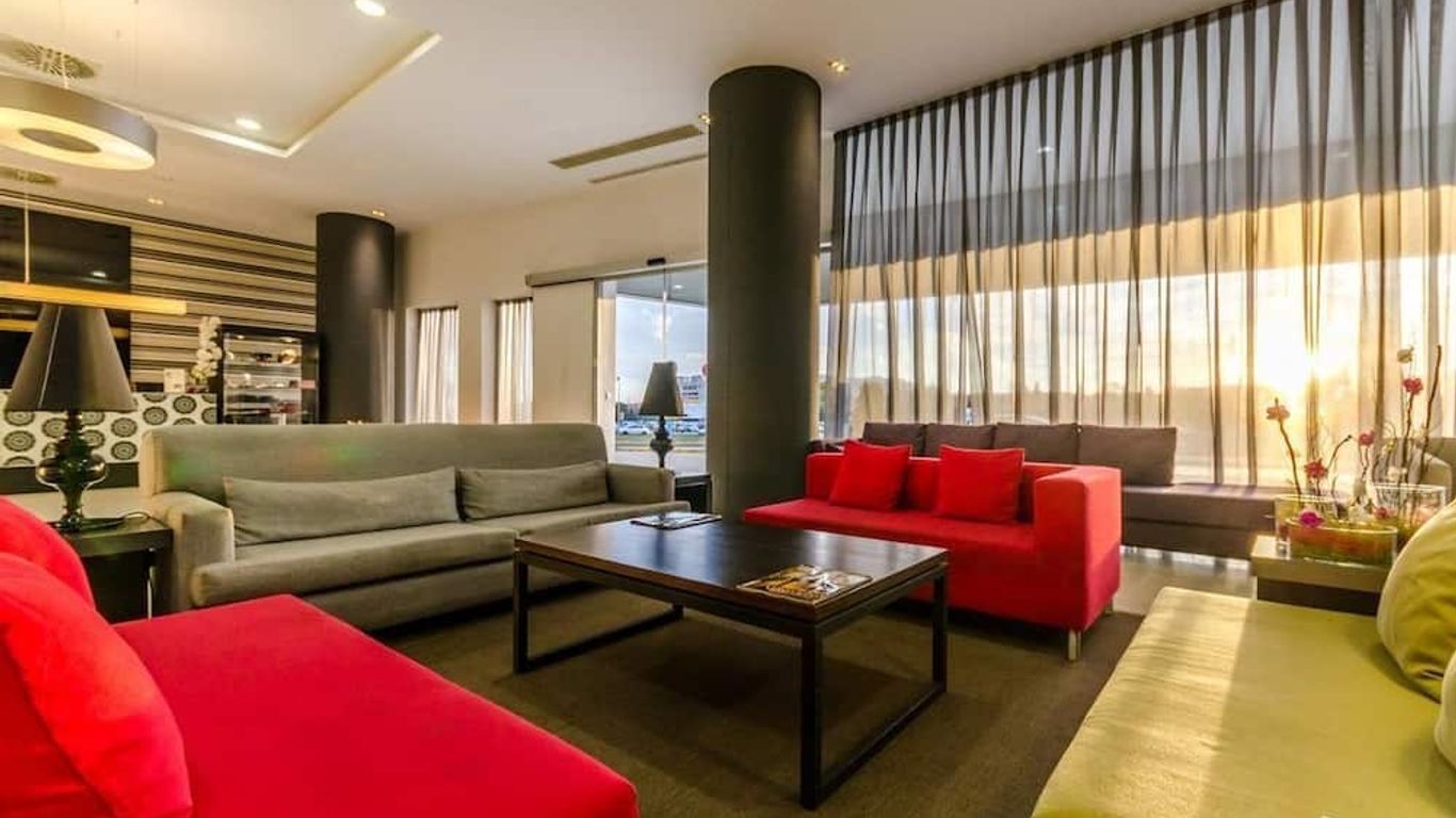 هوتل واي أي تي فيا سيفيلا مايرينا