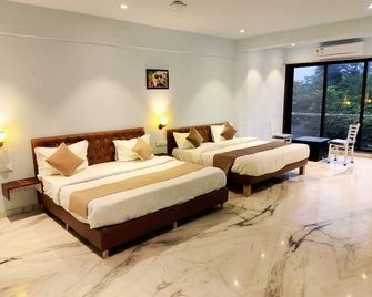 Misty Blues Villas & Resort - Lonavala - Bedroom