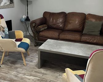 Millers Mistress - Gardenview - 2 bdrm apt in downtown Elora - Elora - Sala de estar