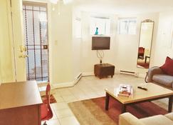 Enhance Cleaning, Private Flat, Walk To Museums, Cafes, Pub. Trans. - Washington - Living room