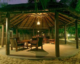 Charlestina Beach Resort - Elmina - Patio