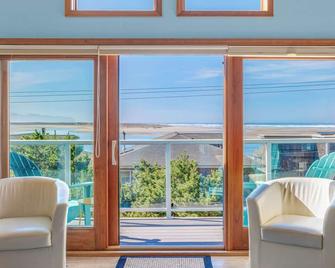 Shoreline Solace: Ocean View Townhouse Tillamook - Tillamook - Balkón
