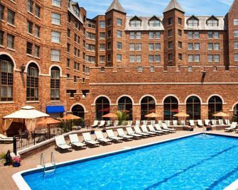 Dolce by Wyndham Parsippany - Parsippany - Zwembad