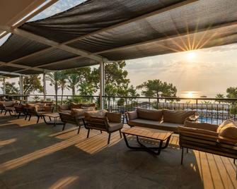 Crystal Aura Beach Resort & Spa - Kemer - Pátio