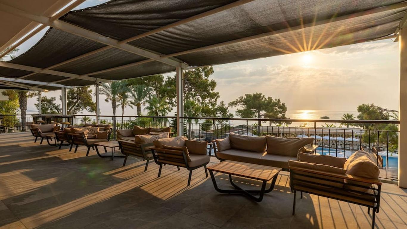 Crystal Aura Beach Resort & Spa