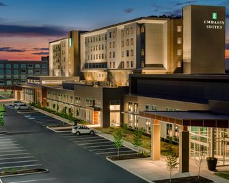 Embassy Suites by Hilton Noblesville Indianapolis Conference Center - Noblesville - Gebäude