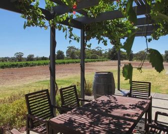 The Red Door @ Barossa Valley Vineyard View - Nuriootpa - Patio
