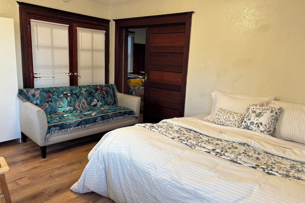 Serene Postpartum Retreat: Nurturing Space for New Mothers hosted by QCCS - אוקלנד - חדר שינה