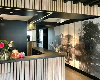 Hotel La Passerelle - דורבוי - דלפק קבלה