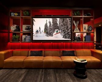 Ski & Stay: Standard King with Slopeside Access | Outdoor Pool Relaxation - Crested Butte - Oleskelutila