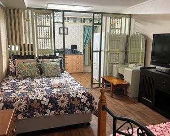 XYL guests house - Caloundra - Habitación