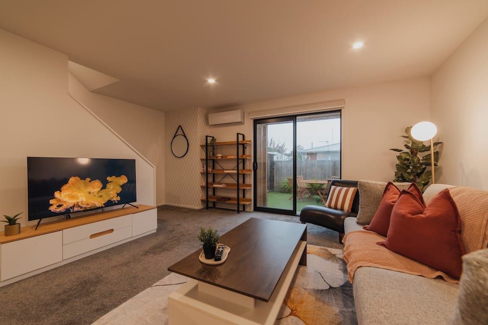 Cozy 2Bedroom - Kitchen Yard Central Location - כרייסטצ'רץ' - סלון