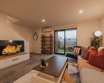 Cozy 2Bedroom - Kitchen Yard Central Location - クライストチャーチ - リビングルーム