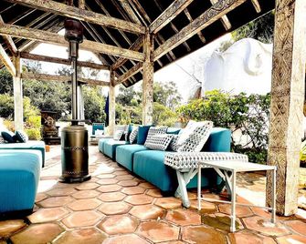 Rustic Emerald Retreat - Rave Reviews! shown In Hgtv Extreme & Unique Homes! - سان دييغو - شرفة مرصوفة