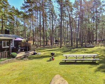 2 Bedroom Cozy Home In Aahus - Åhus - Terasa