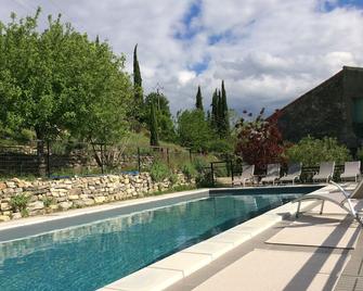 In Balazuc, listed site, South Ardeche, charming gîte Les Faysses - Balazuc - Piscina