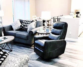 Lake Front unit ready 4 you! - sleeps 12 in beds, w/king bed, WiFi, pets - Crossville - Obývací pokoj