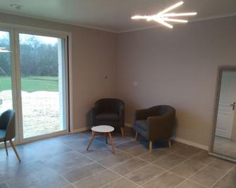 Chambre d'hôtes Au Pied du Lariat - Léoville - Wohnzimmer