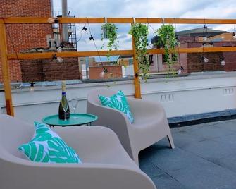 Sunny 45m2 Penthouse with Balcony and Terrace - R65C - Eindhoven - Balcony
