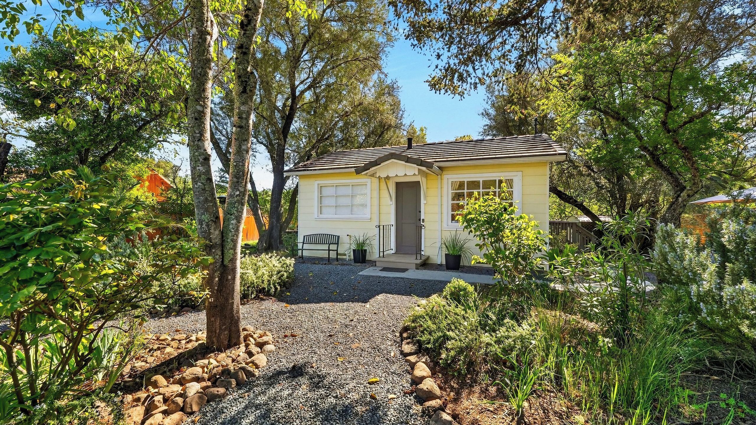 Grapevine Cottage by Avantstay Hobby Vineyard + Firepit - Glen Ellen