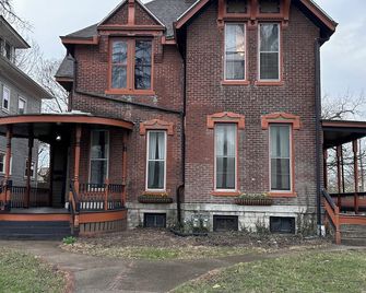 Unbelievably Beautiful Townhome \n2 Min Downtown\n5 Min,ohio State U So Romantic ️ - Dayton - Building