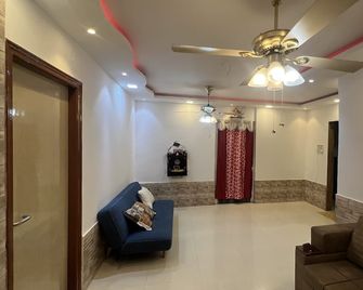 private specious master bedroom with attached bathroom - מומבאי - לובי