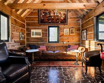 The Bunkhouse at Arcadia: A Golf Retreat - Bear Lake - Lounge