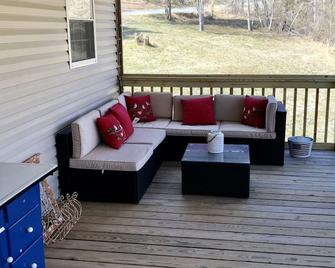 Get Out Of The City And Enjoy The Country Life At The Buffalo River Bungalow - Amherst