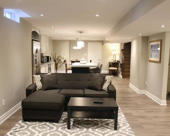 Fully Furnished Guest Suite - Richmond Hill - Living room