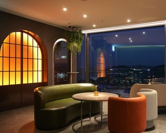 Courtyard by Marriott Seoul Botanic Park - Seúl - Sala de estar