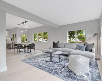 Hideaway Palms - Delray Beach - Living room