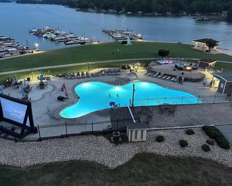 Resort at The Pointe Smith Mountain Lake - Amenities To Spare - Huddleston - Piscina