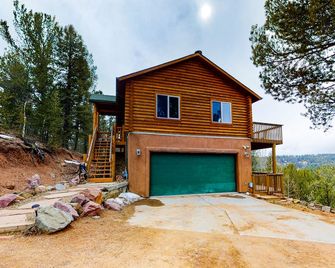 Classic Mountain Home w/ Stunning Views, WiFi, Private Hot Tub & Fireplace - Divide - Edificio