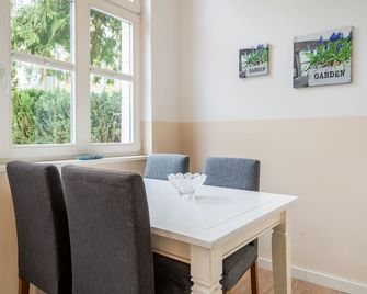 Villa Hartmann Drewitz App 02 - Heringsdorf - Comedor