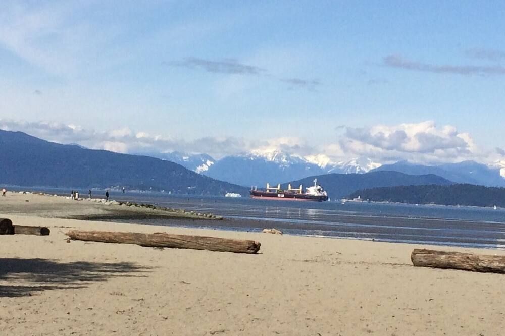 Kitsilano Garden Walk-Out 2 Bedroom - ונקובר - חוף