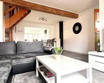 Charming house downtown near beach and CNPE EDF - Grand-Fort-Philippe - Sala de estar