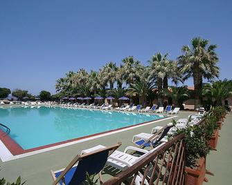 Baia Delle Sirene Beach Resort - Briatico - Zwembad