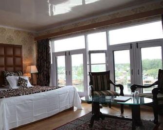 Hotel Zamrud - Srinagar - Bedroom