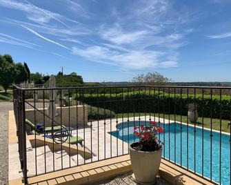 Amazing Views. Immaculate Home With Heated Pool, Chefs Kitchen - Plazac - Piscina