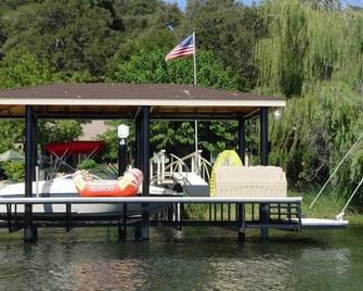 Lovely and Private Lakefront Home! - Kelseyville - Patio