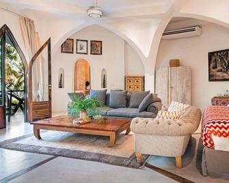 Xanadu Villas & Retreat - Bwejuu - Living room