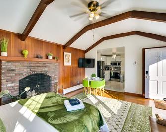 1 Mi to Downtown Salem Studio with Fire Pit Access - Salem