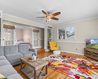 Cozy Chesapeake Cottage with water views - Prince Frederick - Huiskamer