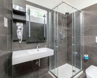 B&B Hotel Pomezia Roma - Pomezia - Bad