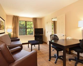 Extended Stay America Suites - Detroit - Auburn Hills - Featherstone Rd - Auburn Hills - Living room