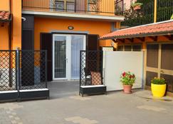 Guesthouse Perfect Station - Santo Stefano di Magra - Gebouw